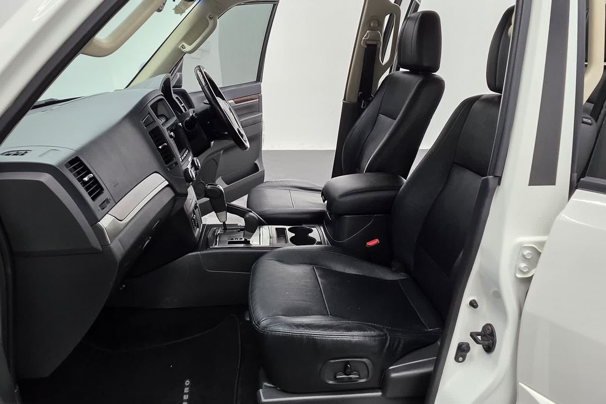 2014 Mitsubishi Pajero Exceed NW