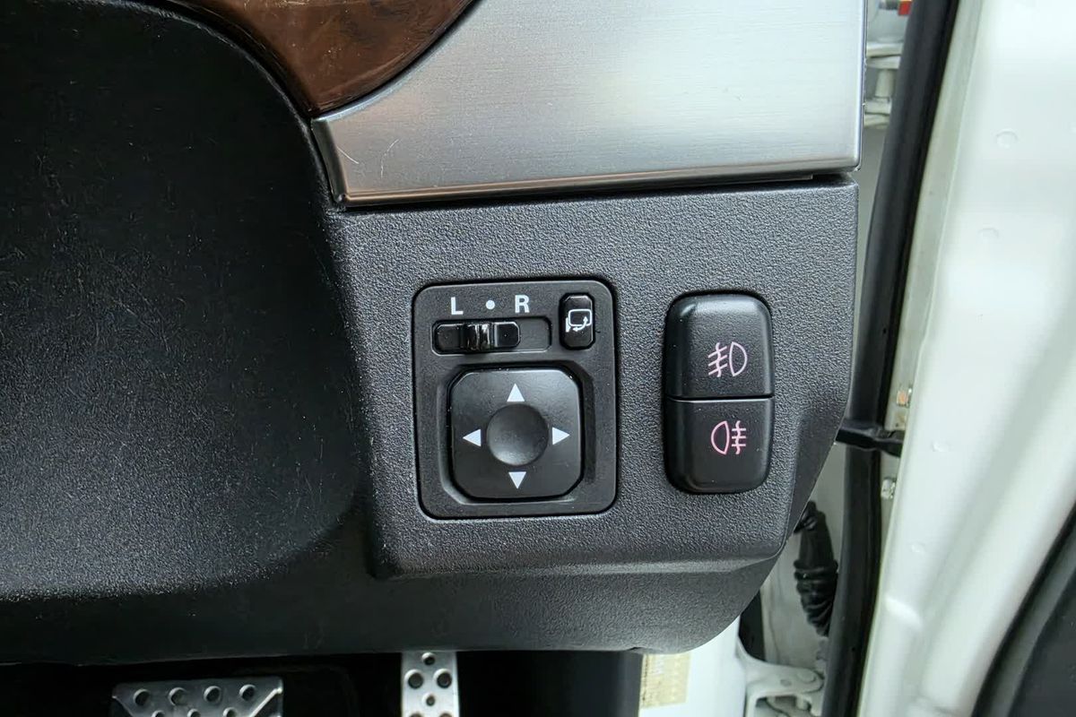 2014 Mitsubishi Pajero Exceed NW