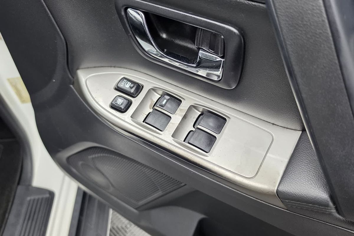 2014 Mitsubishi Pajero Exceed NW