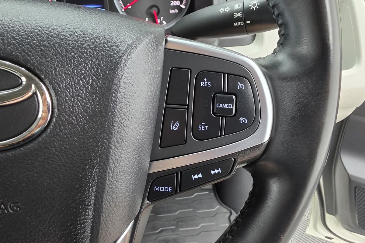 2022 Toyota Hiace Commuter GDH322R ELWB High Roof