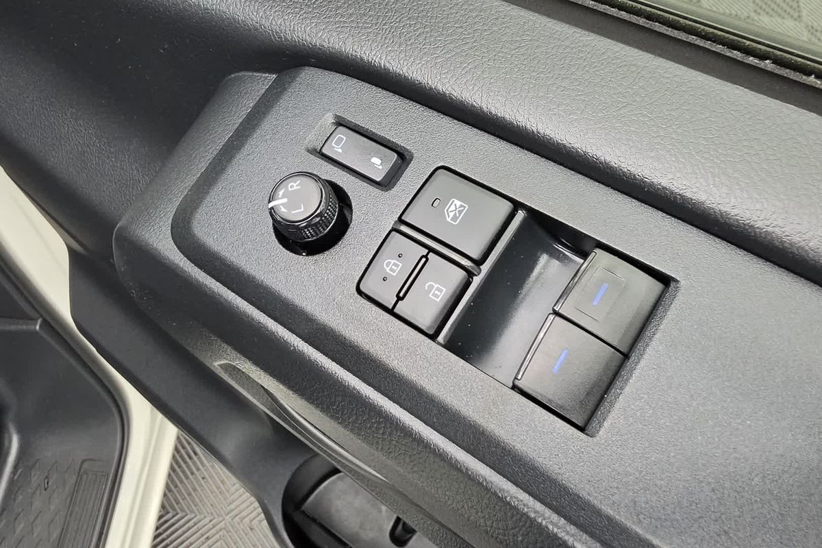 2022 Toyota Hiace Commuter GDH322R ELWB High Roof
