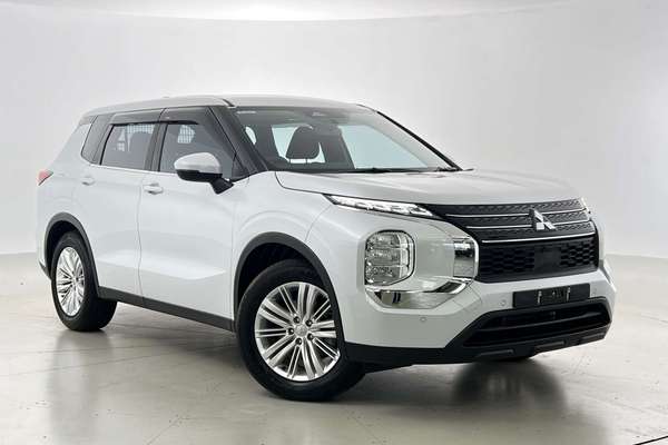 2023 Mitsubishi Outlander ES ZM