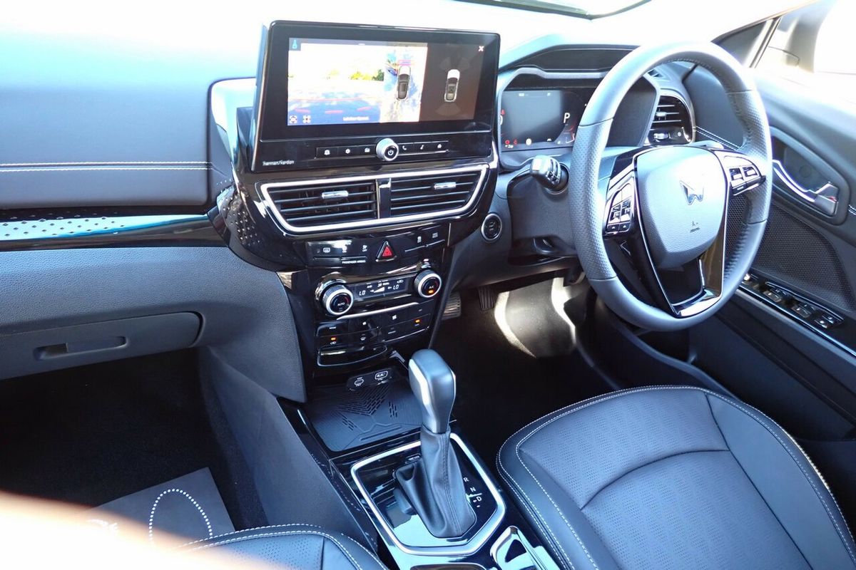 2025 Mahindra XUV 3XO AX7L