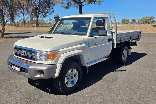 2019 Toyota LC Military GXL 4.5L T Diesel Manual Single C/Chassis