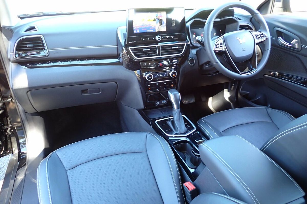 2025 Mahindra XUV 3XO AX7L