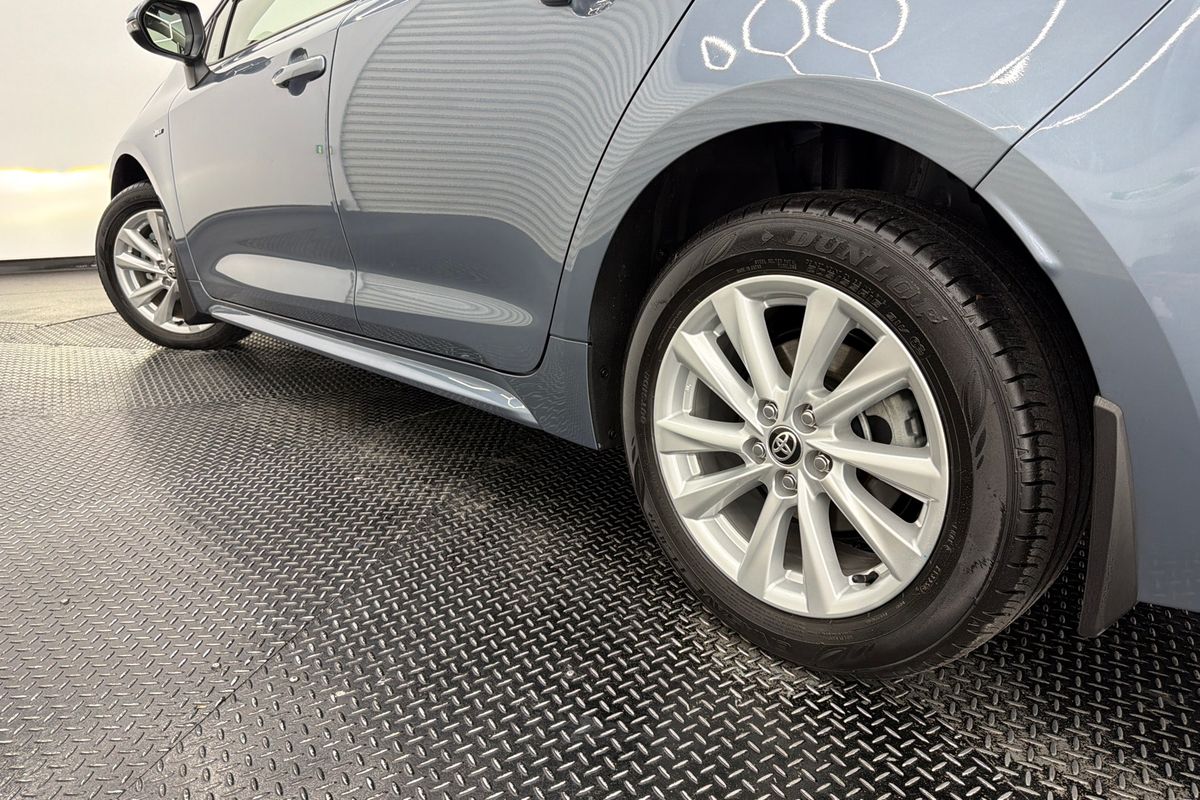 2025 Toyota Corolla SX Hybrid ZWE219R
