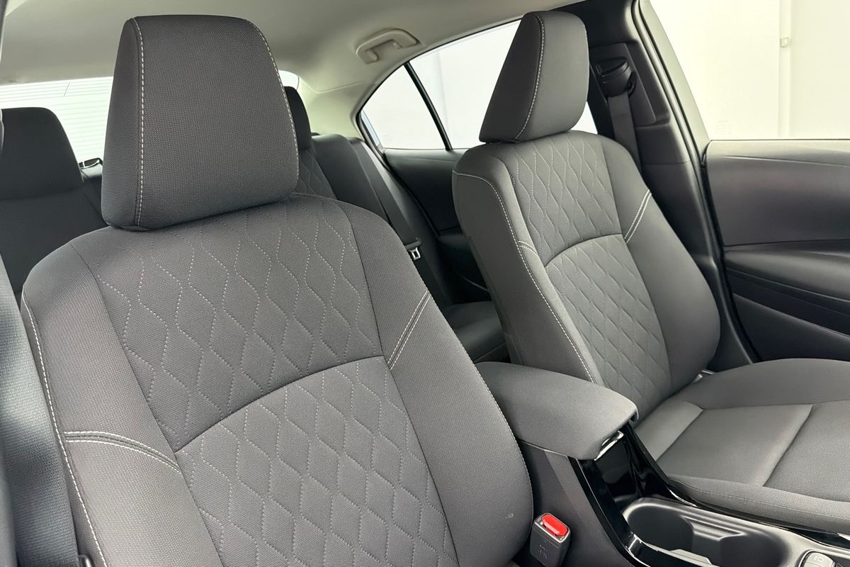 2025 Toyota Corolla SX Hybrid ZWE219R
