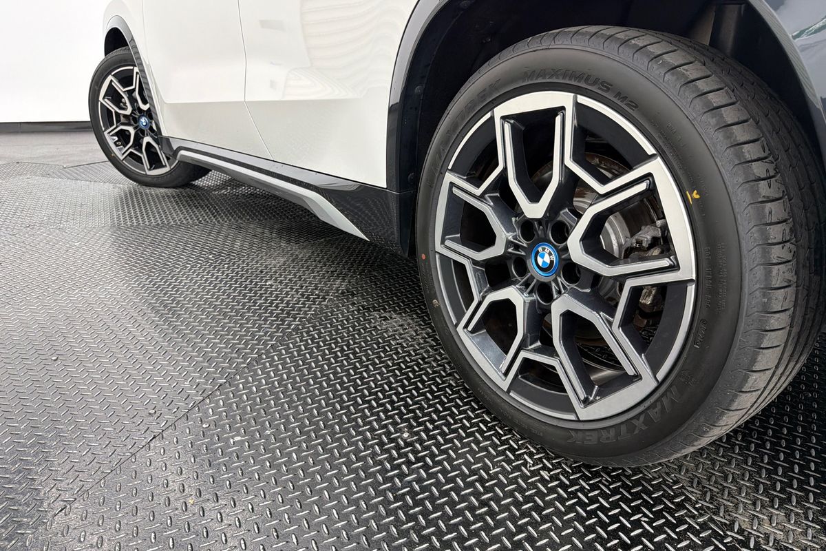 2023 BMW iX1 xDrive30 xLine U11