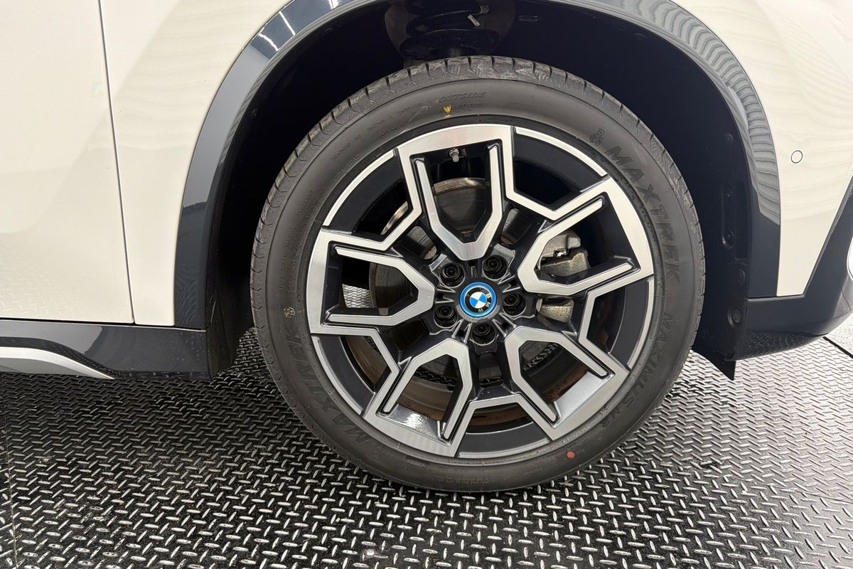 2023 BMW iX1 xDrive30 xLine U11
