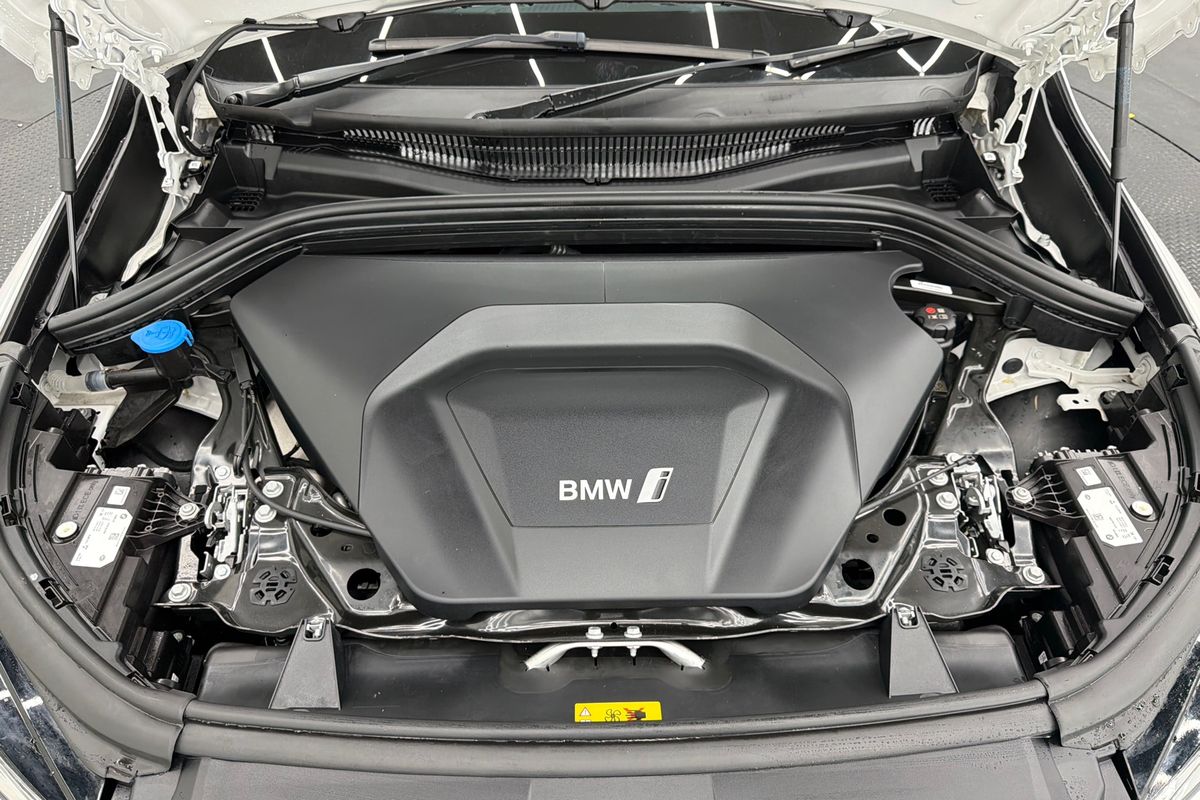 2023 BMW iX1 xDrive30 xLine U11