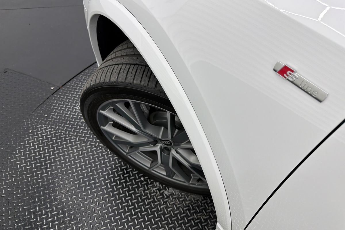 2021 Audi Q3 40 TFSI S line F3