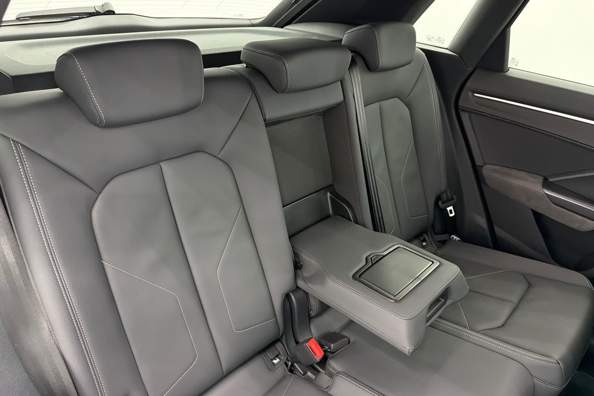 2021 Audi Q3 40 TFSI S line F3