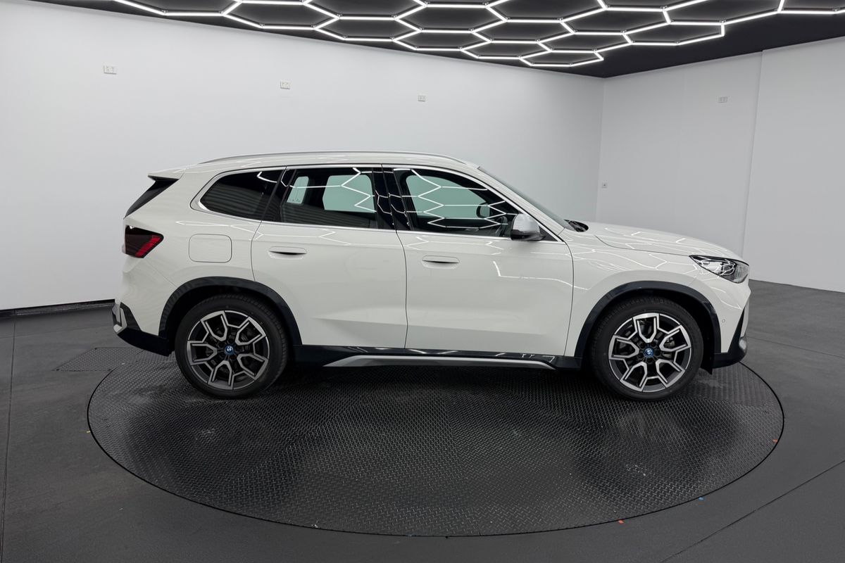 2023 BMW iX1 xDrive30 xLine U11