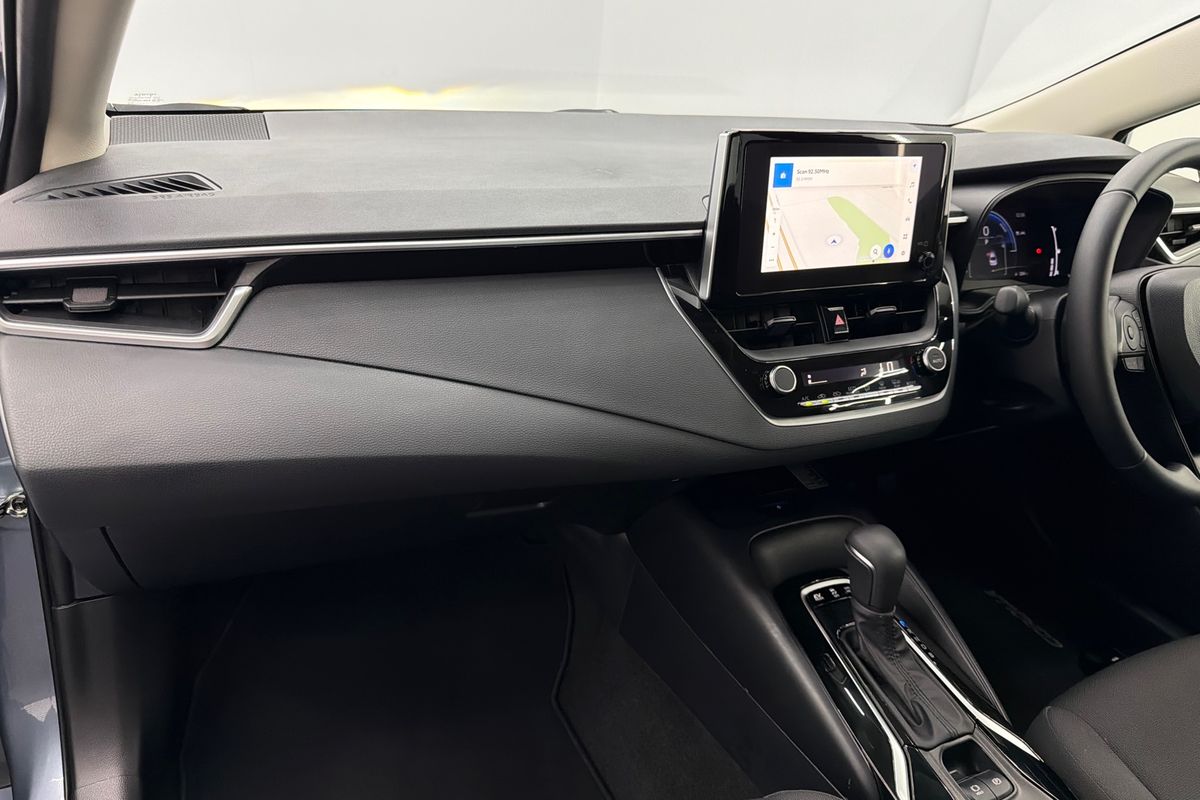 2025 Toyota Corolla SX Hybrid ZWE219R