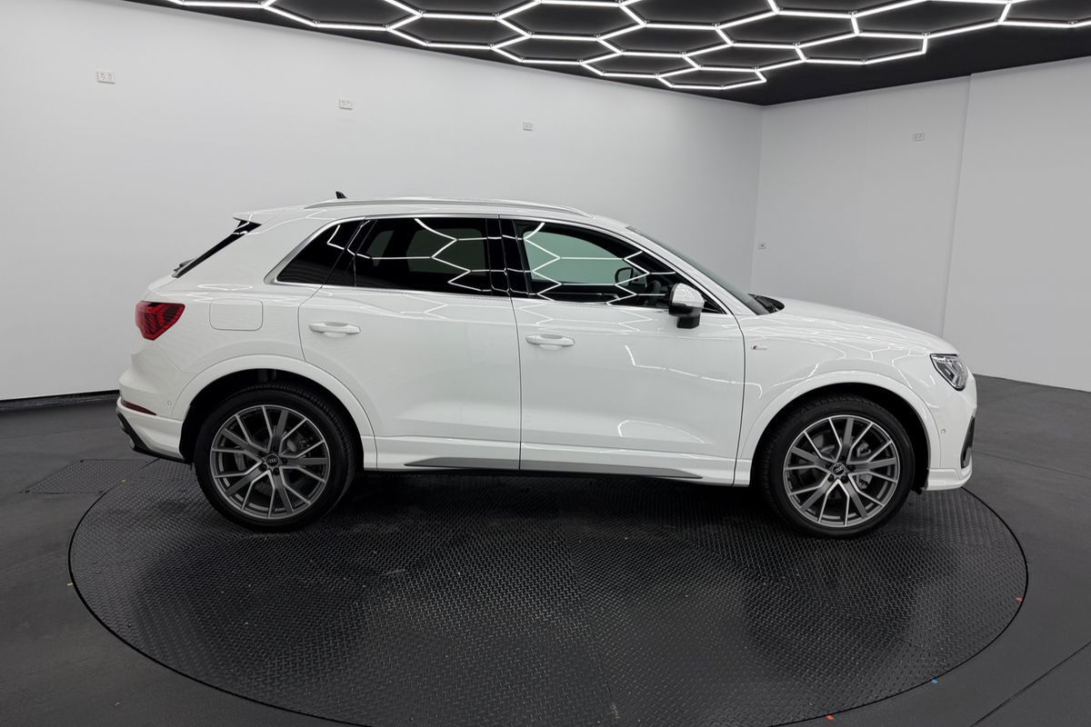 2021 Audi Q3 40 TFSI S line F3
