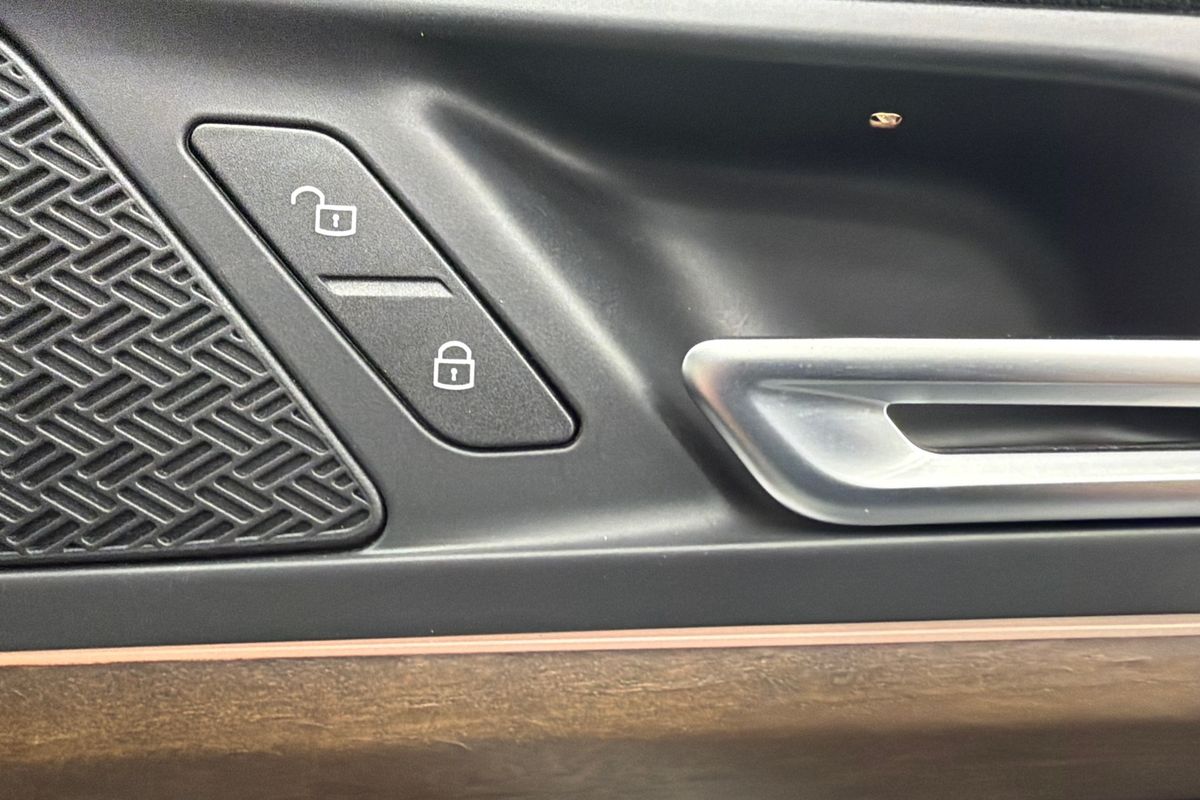 2023 BMW iX1 xDrive30 xLine U11