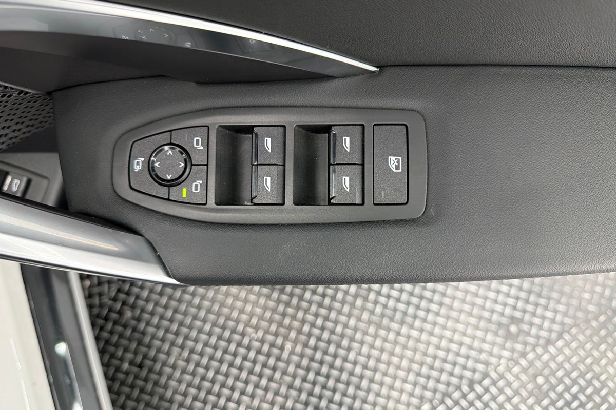 2023 BMW iX1 xDrive30 xLine U11