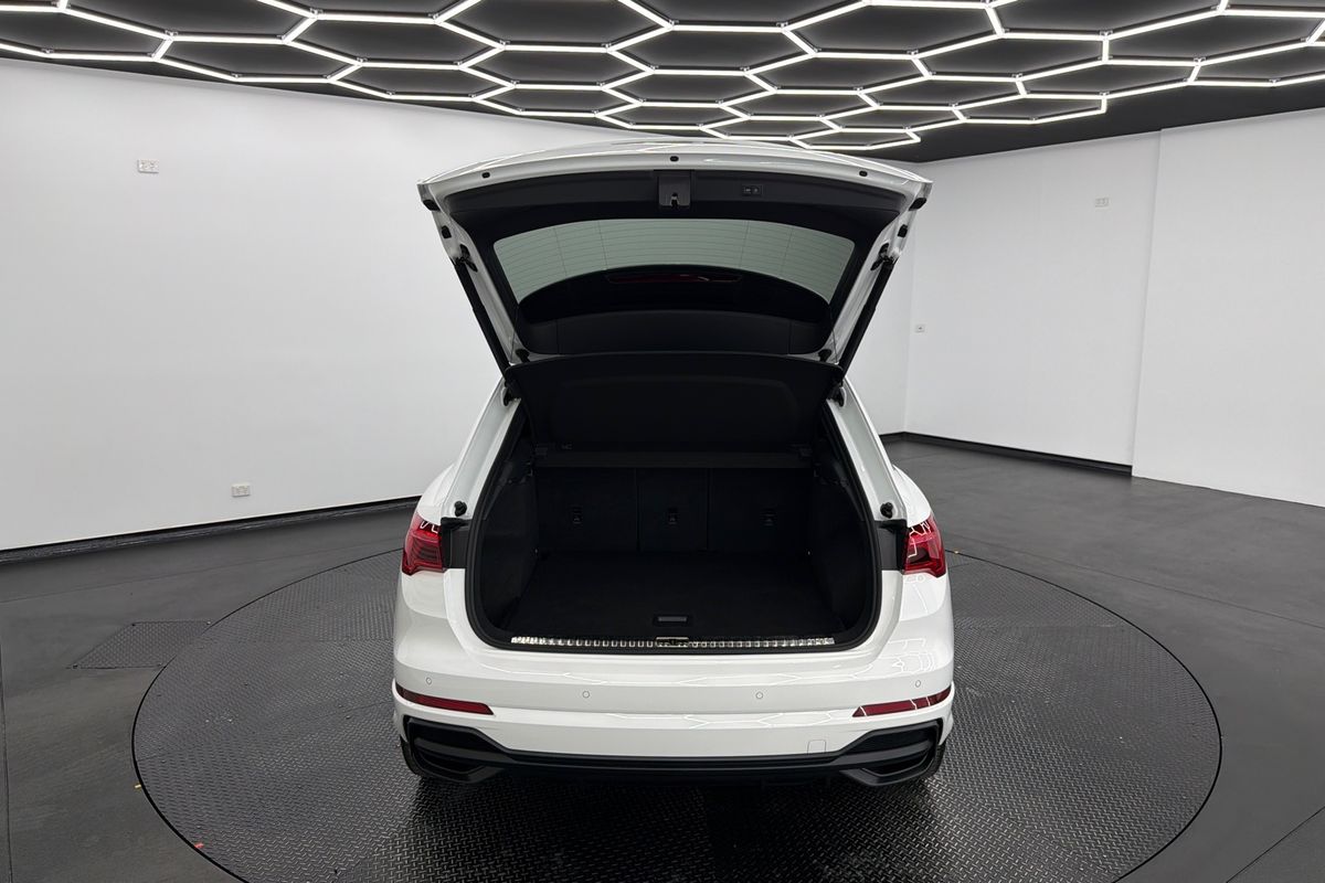 2021 Audi Q3 40 TFSI S line F3