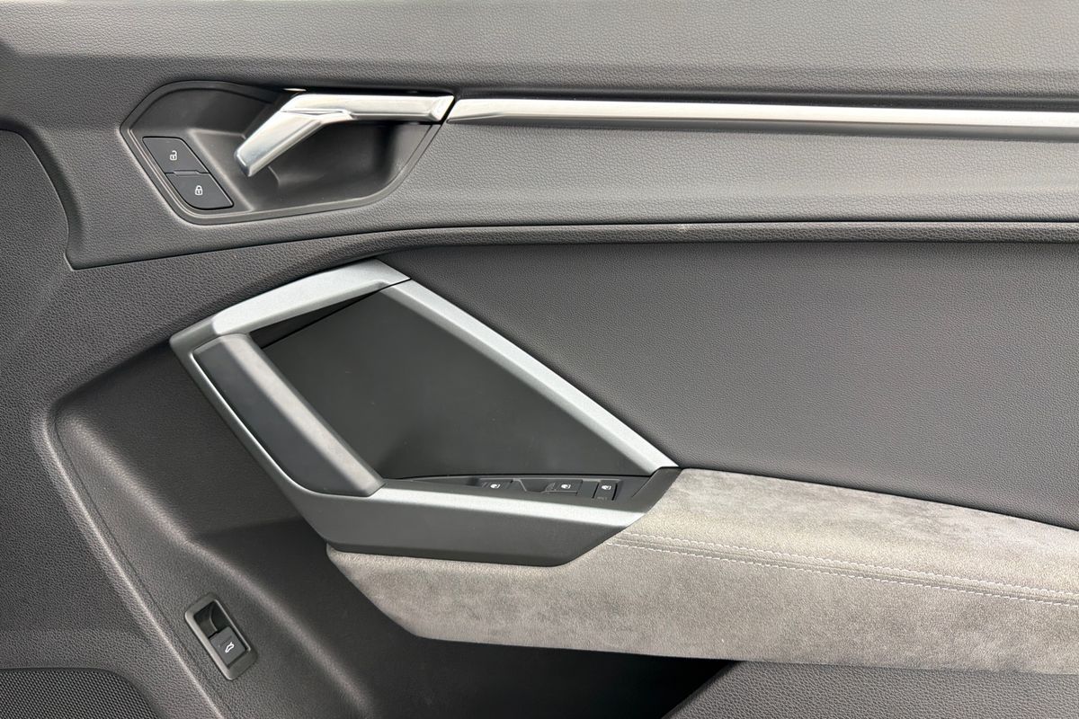2021 Audi Q3 40 TFSI S line F3
