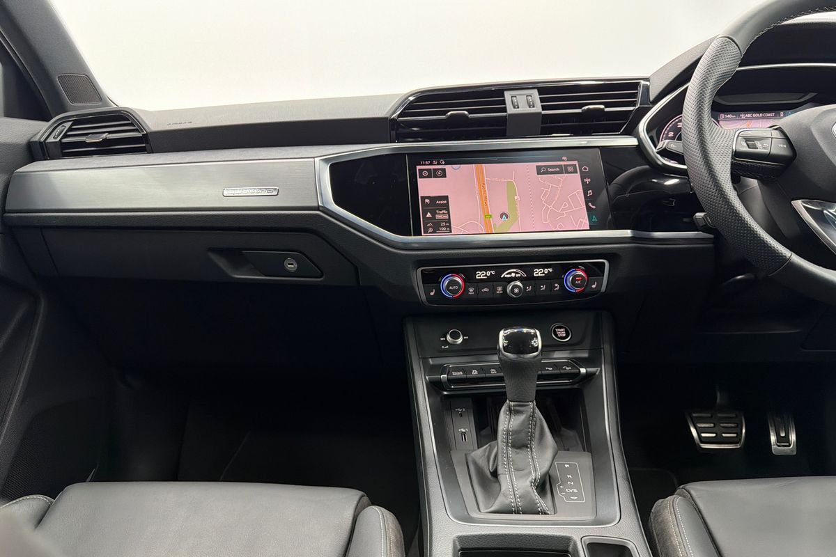 2021 Audi Q3 40 TFSI S line F3