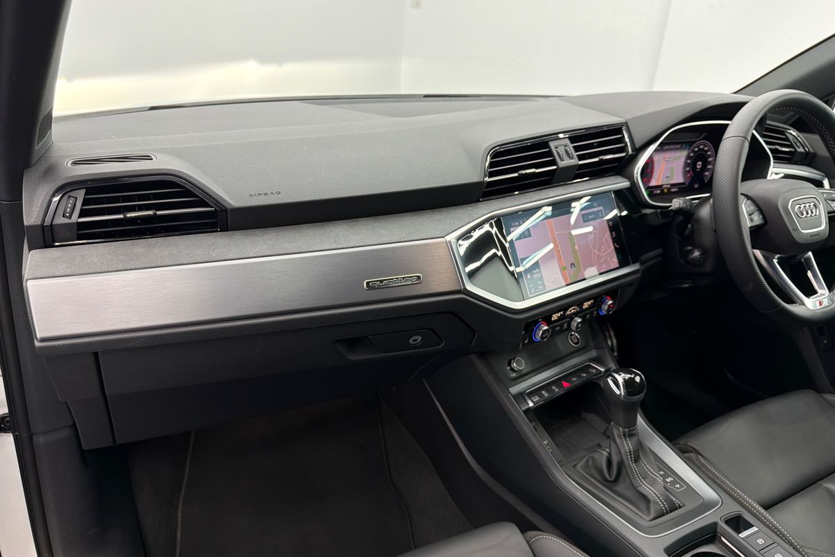 2021 Audi Q3 40 TFSI S line F3
