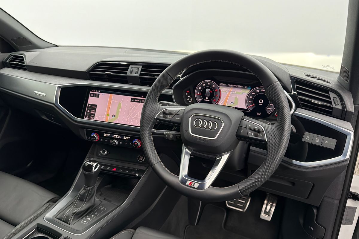 2021 Audi Q3 40 TFSI S line F3