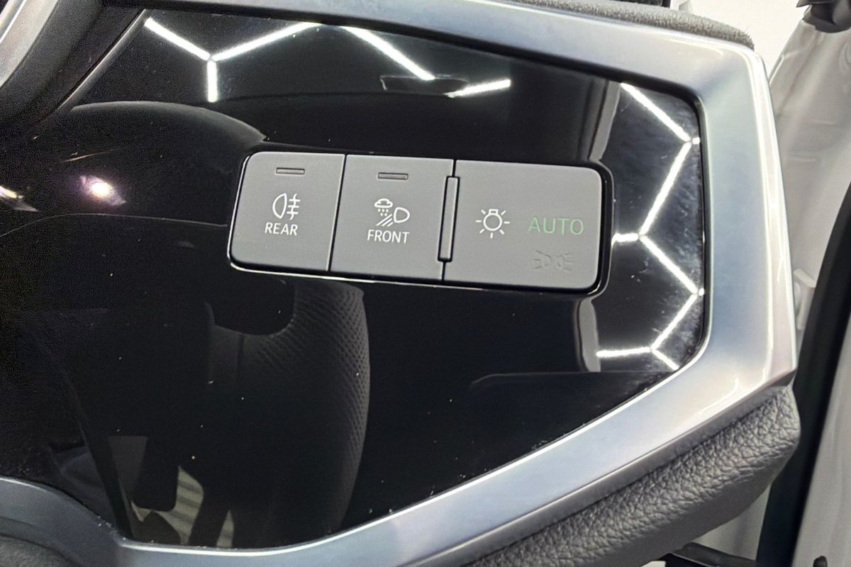 2021 Audi Q3 40 TFSI S line F3