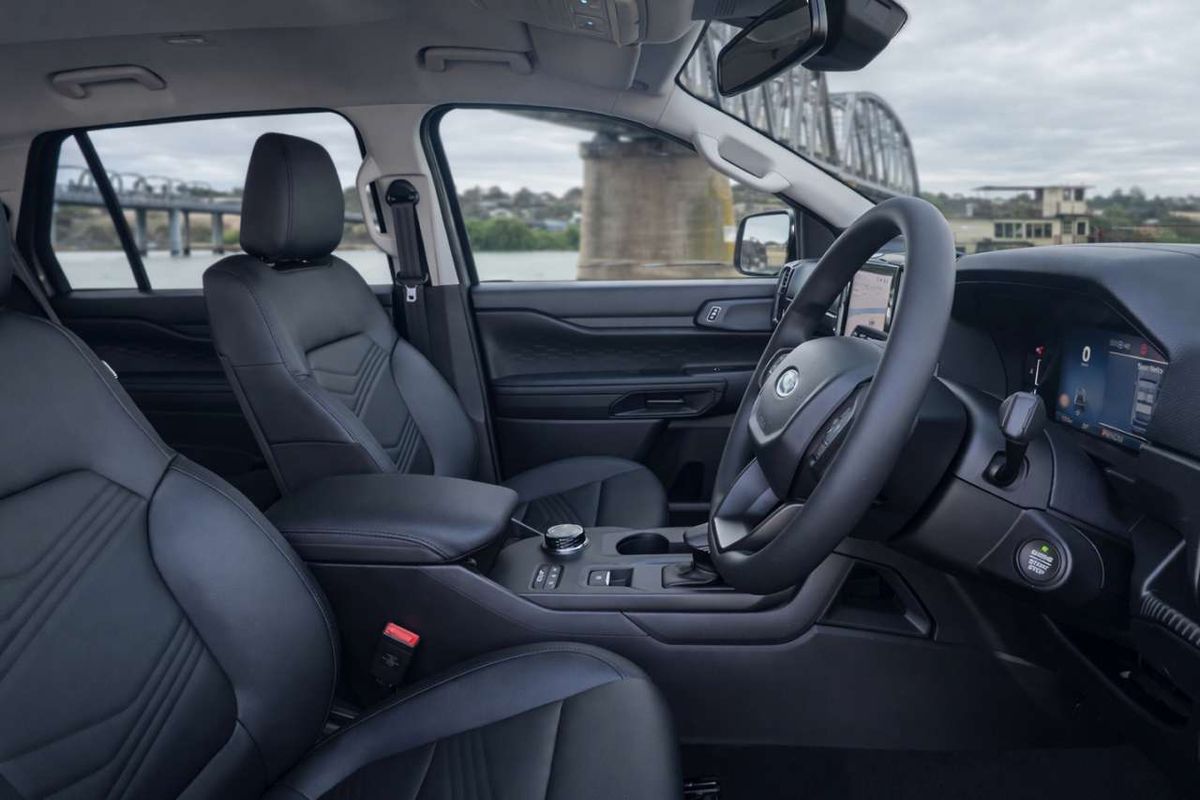 2026 Ford Everest Active 3.0L image 2