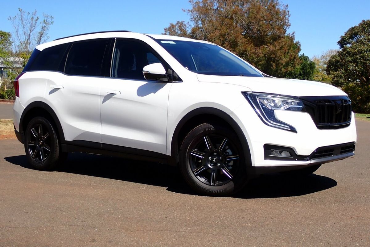 2025 Mahindra XUV700 Black Edition MY25