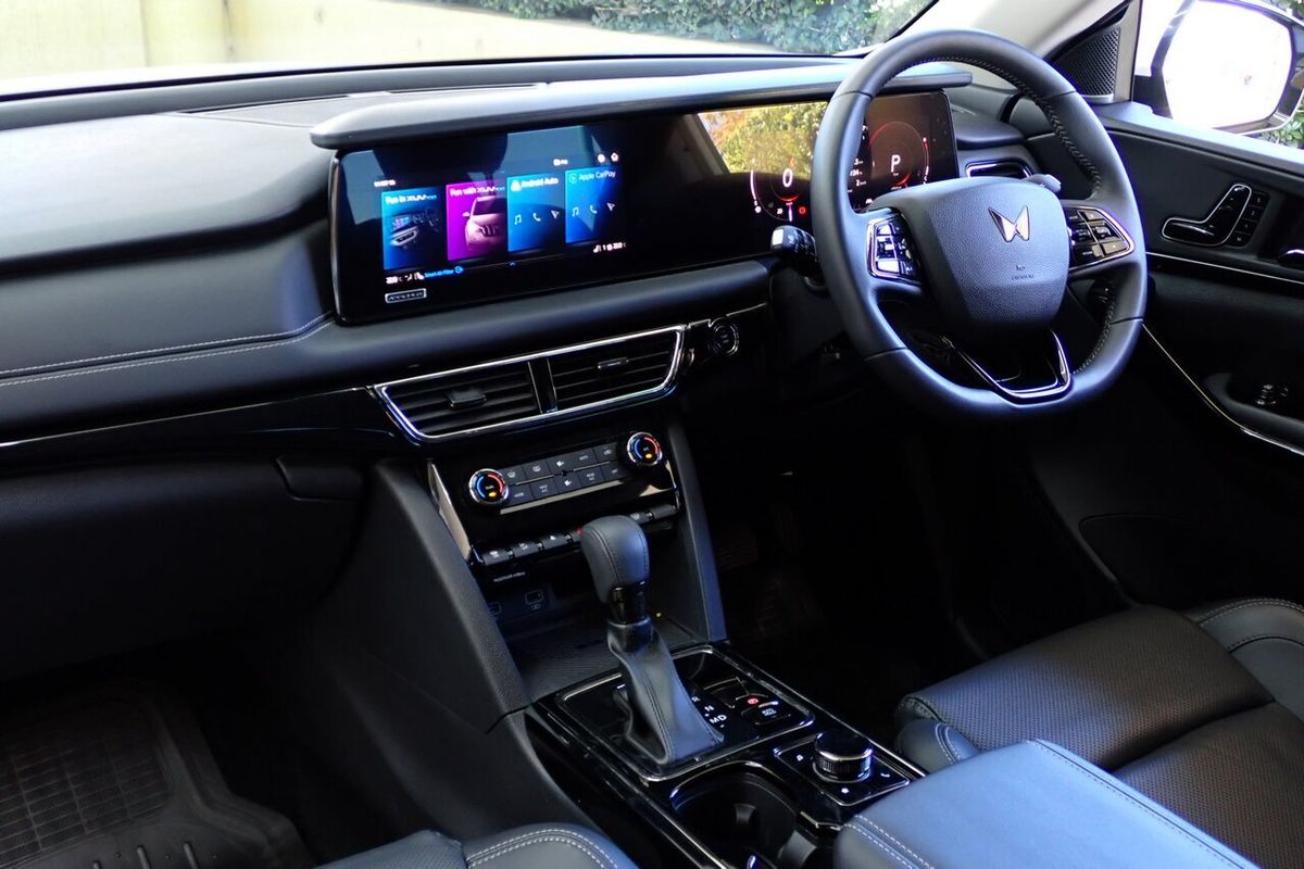 2025 Mahindra XUV700 Black Edition MY25
