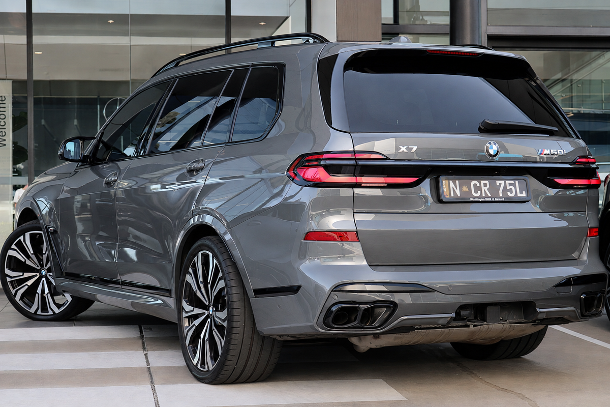 2025 BMW X7 M60i G07 LCI