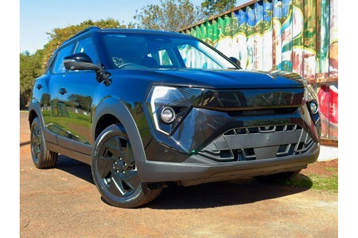 2025 Mahindra XUV 3XO AX7L