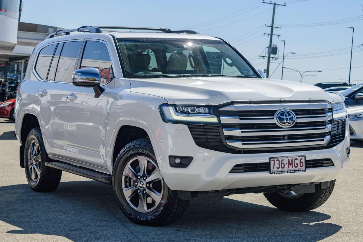 2023 Toyota Landcruiser Sahara FJA300R