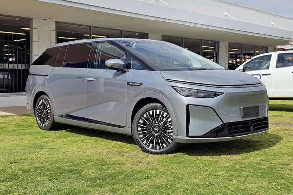 2026 XPENG X9 Standard Range