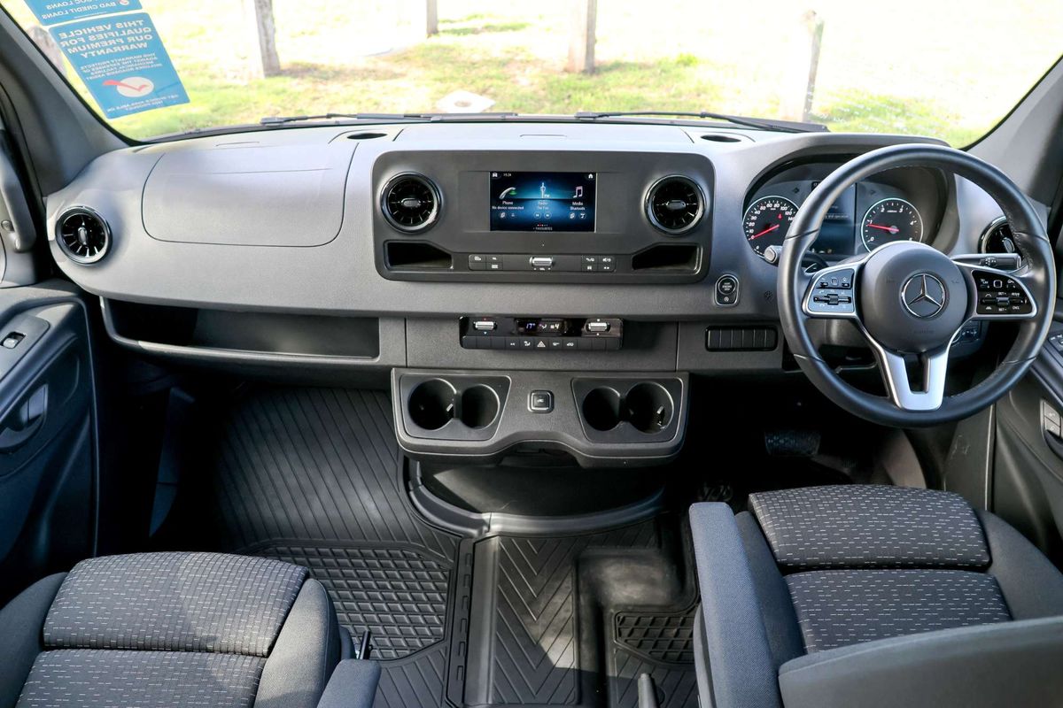 2023 Mercedes-Benz Sprinter 417CDI VS30 MWB Low Roof image 16