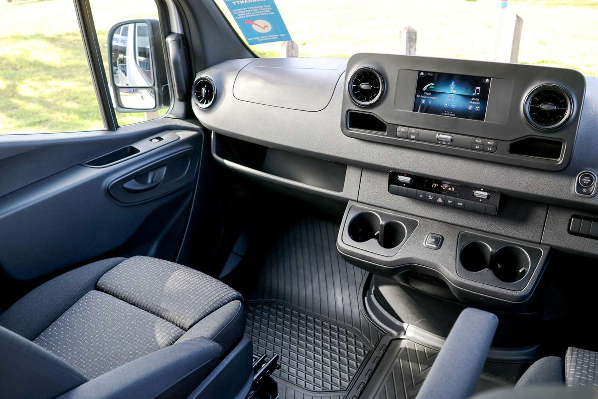 2023 Mercedes-Benz Sprinter 417CDI VS30 MWB Low Roof image 17