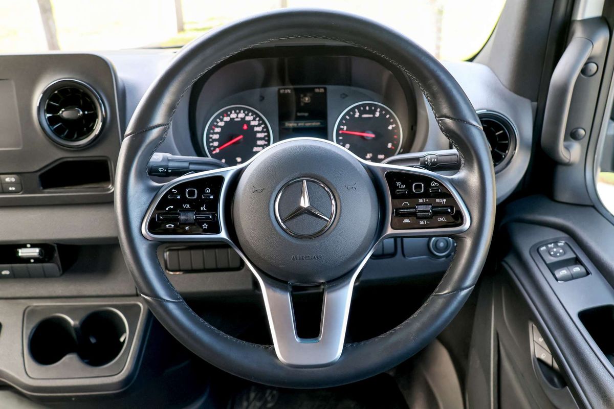 2023 Mercedes-Benz Sprinter 417CDI VS30 MWB Low Roof image 18