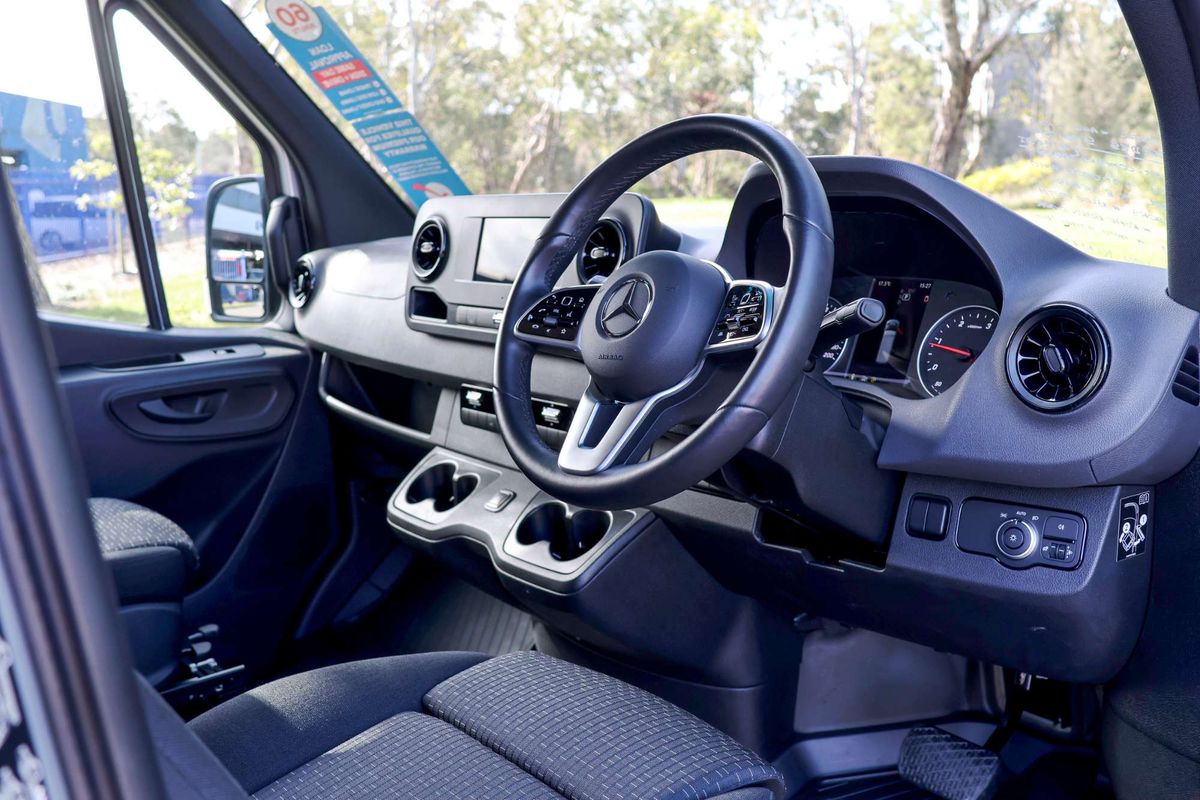 2023 Mercedes-Benz Sprinter 417CDI VS30 MWB Low Roof image 29