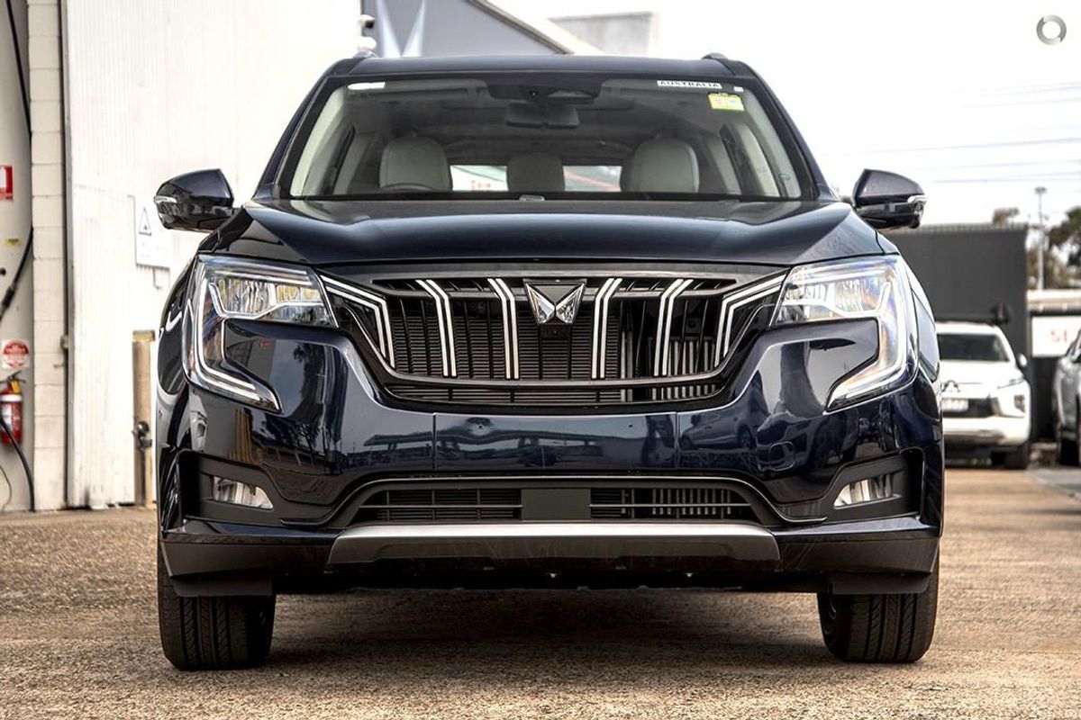 2025 Mahindra XUV700 AX7L