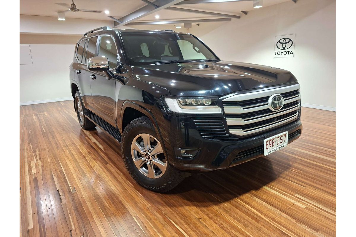 2023 Toyota Landcruiser Sahara FJA300R