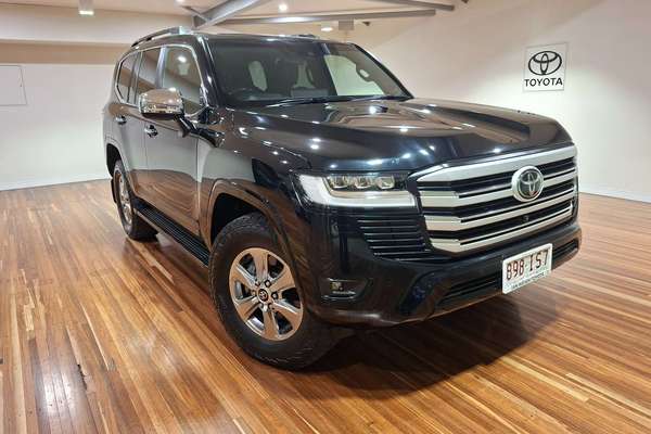 2023 Toyota Landcruiser Sahara FJA300R