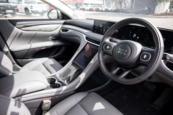 2026 MG IM5 Platinum P12L thumb-15