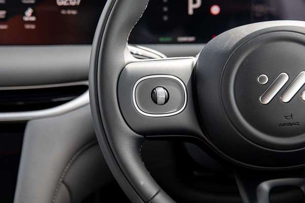 2026 MG IM5 Platinum P12L thumb-17