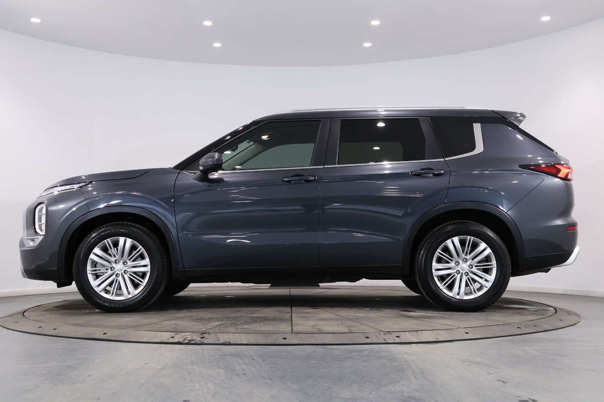 2023 Mitsubishi Outlander LS ZM