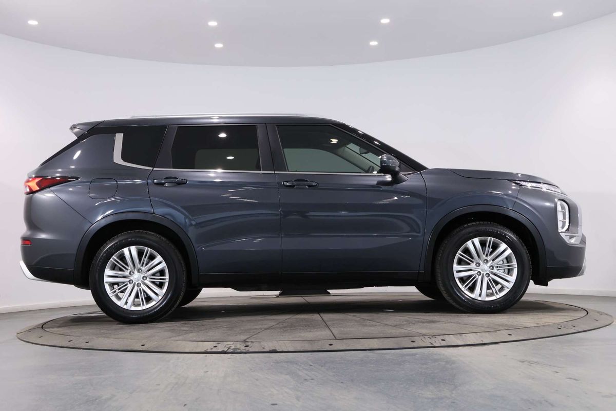 2023 Mitsubishi Outlander LS ZM