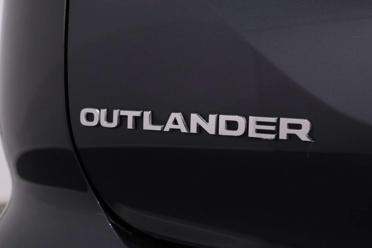 2023 Mitsubishi Outlander LS ZM