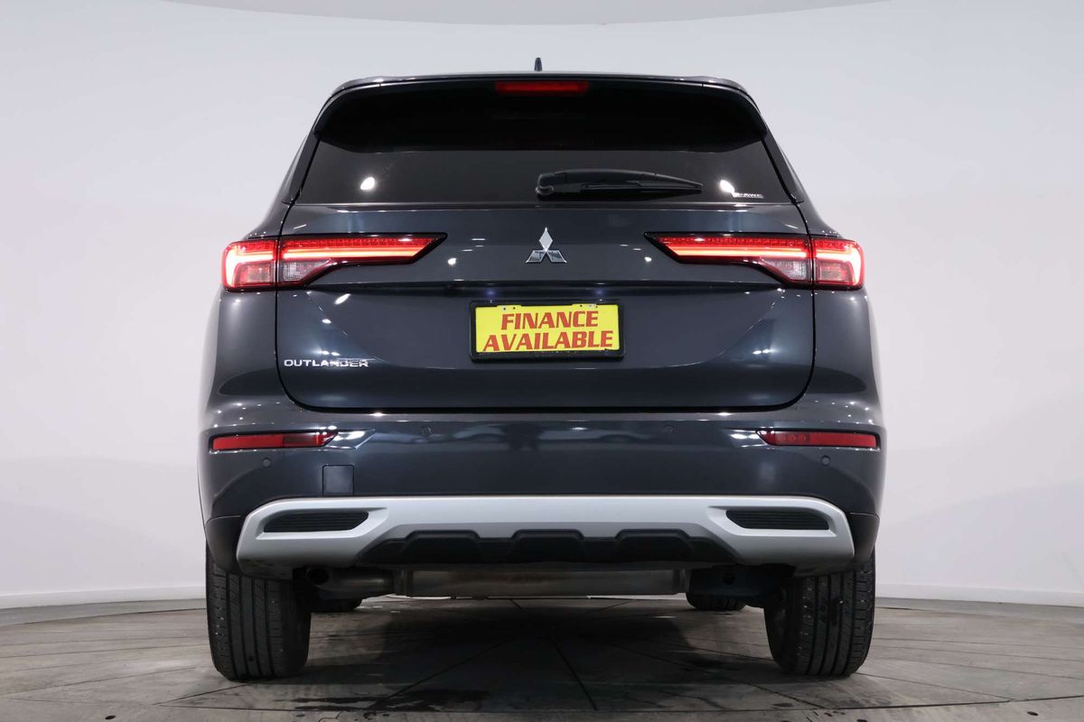 2023 Mitsubishi Outlander LS ZM