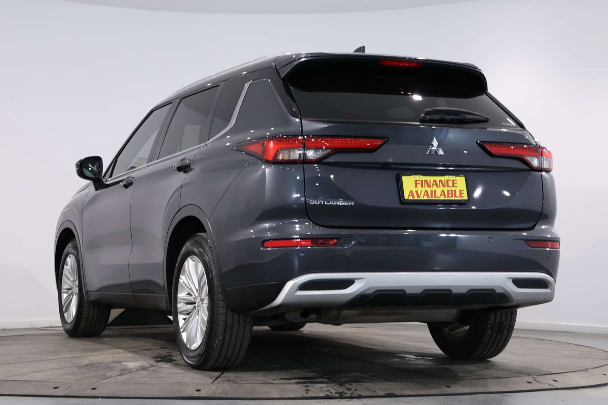 2023 Mitsubishi Outlander LS ZM