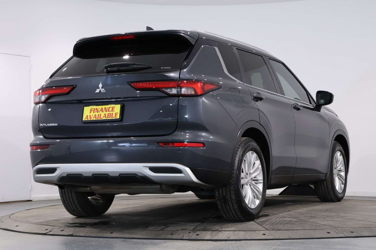 2023 Mitsubishi Outlander LS ZM