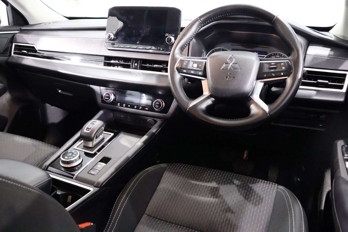 2023 Mitsubishi Outlander LS ZM